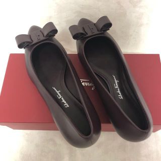 サルヴァトーレフェラガモ(Salvatore Ferragamo)の新品　紫国内未発売　フェラガモ　フラットパンプス　VIVA 24 cm 6.5D(ハイヒール/パンプス)