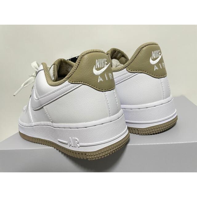 【新品】24㎝ NIKE AIR FORCE 1 ’07 ホワイト/カーキ 【新品】24㎝ NIKE AIR FORCE 1 ’07 ホワイト/カーキ