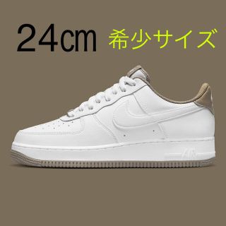 ナイキ(NIKE)の【新品】24㎝　NIKE AIR FORCE 1 ’07 ホワイト/カーキ(スニーカー)