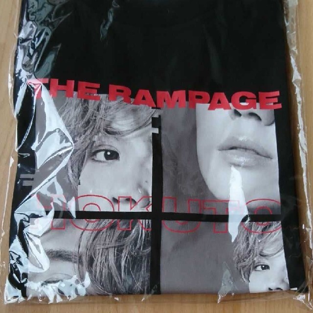 THE RAMPAGE(ザランページ)のBOTフォトTシャツ 吉野北人 Mサイズ エンタメ/ホビーのタレントグッズ(ミュージシャン)の商品写真