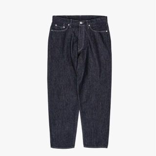 コモリ(COMOLI)のColorfast Denim Two Tuck Tapered Pants(デニム/ジーンズ)