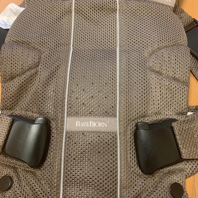 BABYBJORN(ベビービョルン)のベビービョルン ベビーキャリア ONE+ AIR メッシュ ブラウン 抱っこ紐 キッズ/ベビー/マタニティの外出/移動用品(抱っこひも/おんぶひも)の商品写真