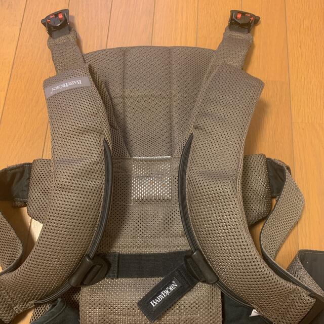 BABYBJORN(ベビービョルン)のベビービョルン ベビーキャリア ONE+ AIR メッシュ ブラウン 抱っこ紐 キッズ/ベビー/マタニティの外出/移動用品(抱っこひも/おんぶひも)の商品写真