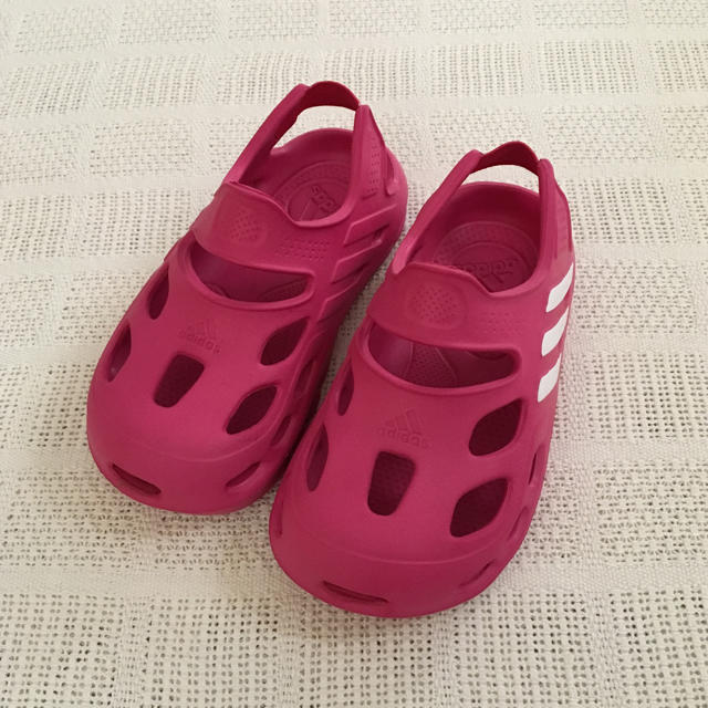 adidas(アディダス)の美品 アディダス キッズ サンダル キッズ/ベビー/マタニティのキッズ靴/シューズ(15cm~)(サンダル)の商品写真