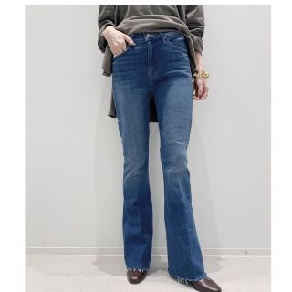 アパルトモンドゥーズィエムクラス(L'Appartement DEUXIEME CLASSE)のMOTHER Flare DENIM The weekender Fray 27(デニム/ジーンズ)