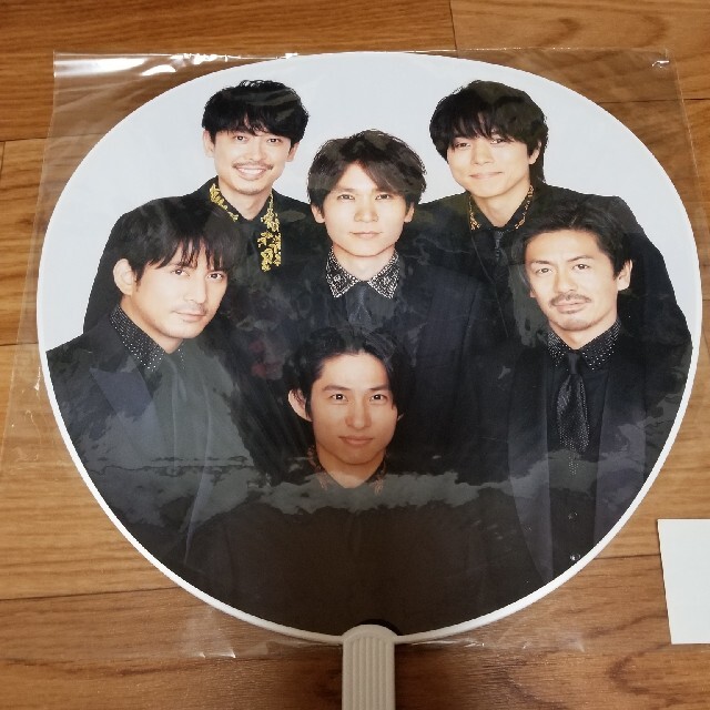 V6(ブイシックス)のV6★カウコンうちわ新品 エンタメ/ホビーのタレントグッズ(アイドルグッズ)の商品写真