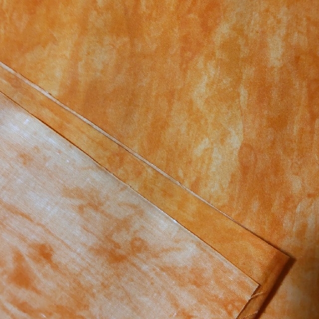むら染め布地・オレンジ色 ハンドメイドの素材/材料(生地/糸)の商品写真