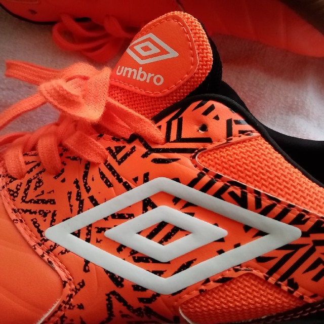 UMBRO(アンブロ)の新品未使用　UMBRO　フットサル　シューズ スポーツ/アウトドアのサッカー/フットサル(シューズ)の商品写真