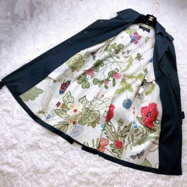 GUCCI - 【完全体】GUCCI トレンチコート 花柄 フラワー 紺色 GUCCI - 【完全体】GUCCI トレンチコート 花柄 フラワー 紺色
