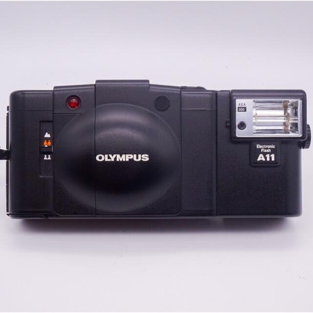 OLYMPUS(オリンパス)の【ひな様専用】 OLYMPUS XA2＋A11 ストロボ  フィルムカメラ スマホ/家電/カメラのカメラ(フィルムカメラ)の商品写真