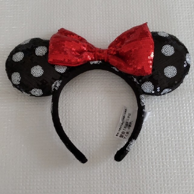 Disney(ディズニー)の海外ディズニー　ミニー　ドット赤リボン　スパンコールカチューシャ レディースのヘアアクセサリー(カチューシャ)の商品写真