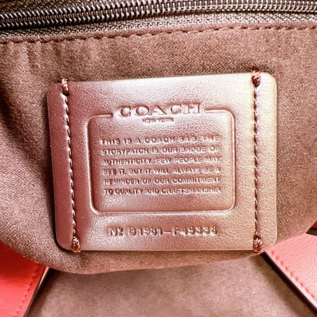 新品未使用】 coach コーチ チェーンショルダー エンボス レッド 新品未使用】 coach コーチ チェーンショルダー エンボス レッド