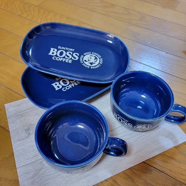 BOSS(ボス)の【サントリーBOSS】オリジナルカップ&プレートセット エンタメ/ホビーのコレクション(ノベルティグッズ)の商品写真