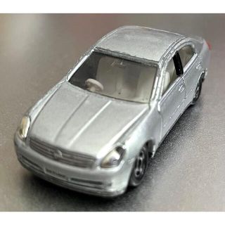 タカラトミー(Takara Tomy)のトミカ 日産 スカイライン セダン シルバー 中古 ミニカー (ミニカー)