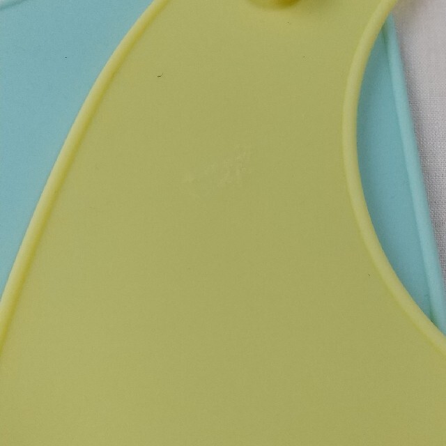 離乳食エプロン　スタイ  シリコン  2枚セット キッズ/ベビー/マタニティの授乳/お食事用品(お食事エプロン)の商品写真