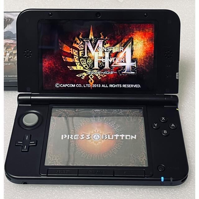 ニンテンドー3DS(ニンテンドー3DS)のMONSTER HUNTER 4 + ULTRA EVOLUTION BOOK  エンタメ/ホビーのゲームソフト/ゲーム機本体(家庭用ゲームソフト)の商品写真