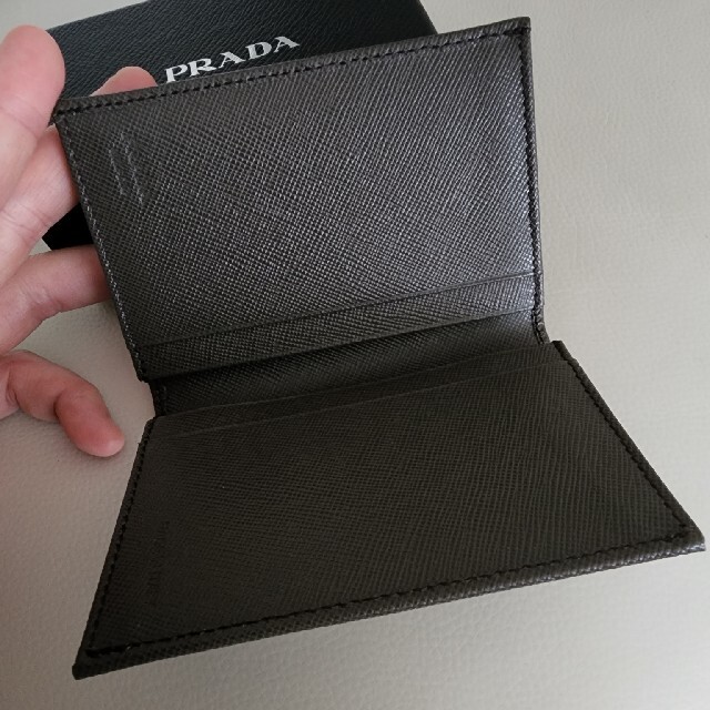 PRADA(プラダ)のPRADA。名刺入れ。新品未使用。ブラウン メンズのファッション小物(名刺入れ/定期入れ)の商品写真