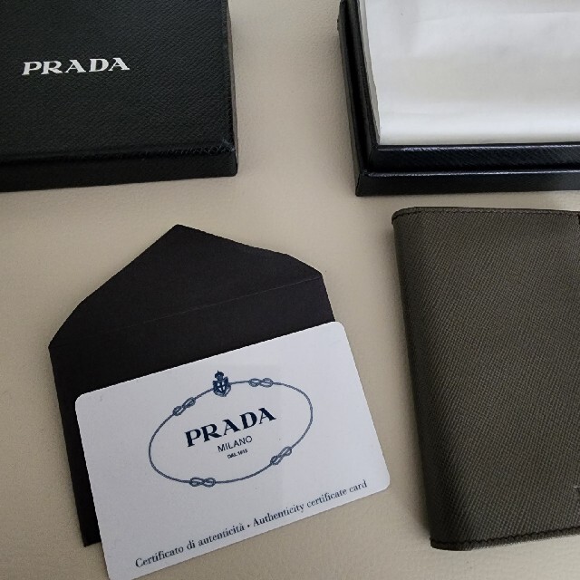 PRADA(プラダ)のPRADA。名刺入れ。新品未使用。ブラウン メンズのファッション小物(名刺入れ/定期入れ)の商品写真