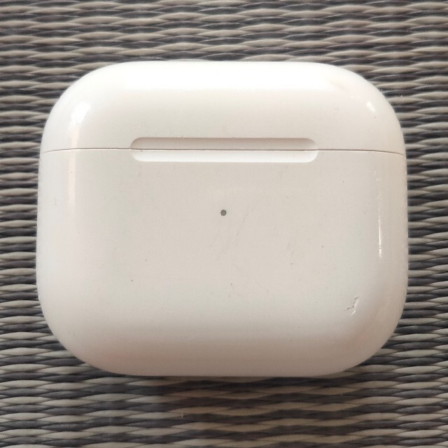 Apple(アップル)のAirPods 充電ケースのみ (第三世代) スマホ/家電/カメラのオーディオ機器(ヘッドフォン/イヤフォン)の商品写真