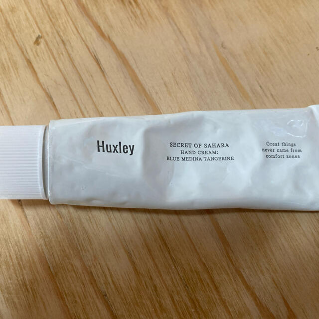 Cosme Kitchen(コスメキッチン)のHUXLEY ハンドクリーム コスメ/美容のボディケア(ハンドクリーム)の商品写真