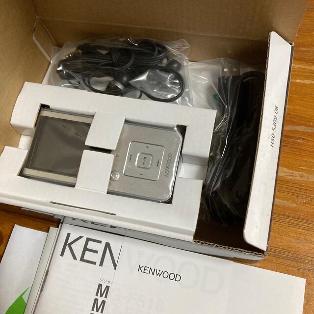 KENWOOD(ケンウッド)のKENWOOD  ポータブルプレーヤー　Media Keg  MG-F504-S スマホ/家電/カメラのオーディオ機器(ポータブルプレーヤー)の商品写真