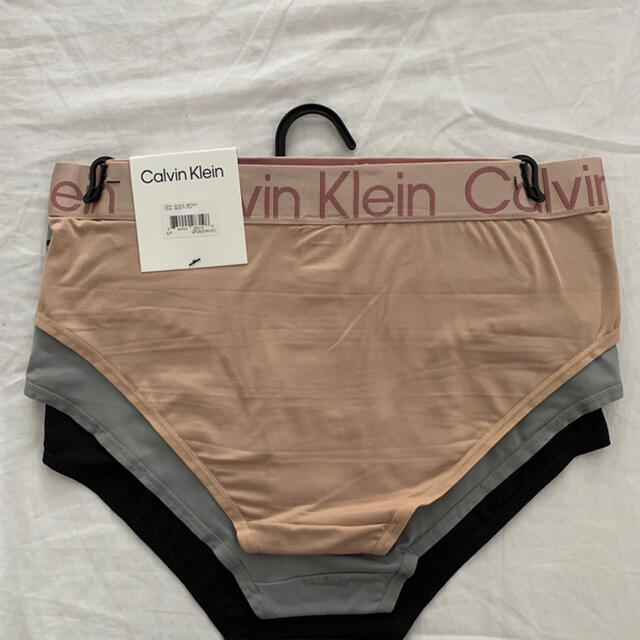 Calvin Klein(カルバンクライン)の新品　カルバンクライン　ビキニ　3枚組マルチカラー　S   レディースの下着/アンダーウェア(ショーツ)の商品写真