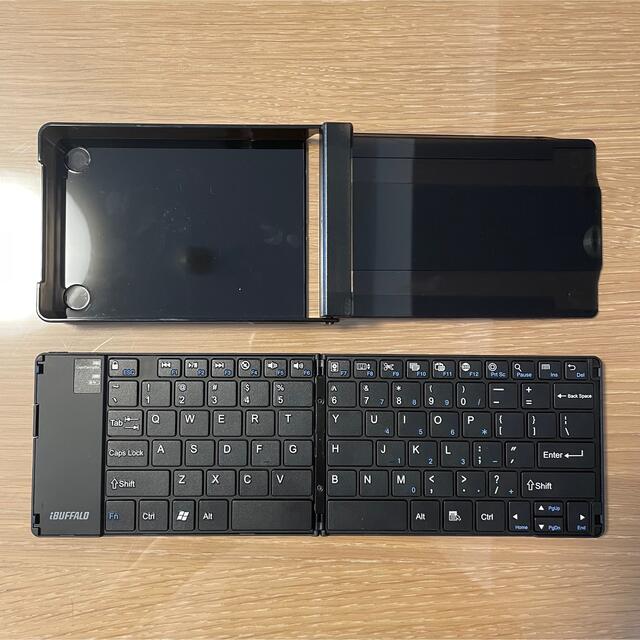 Buffalo(バッファロー)のiBUFFALO BSKBB15BK 充電式ワイヤレス折りたたみキーボード スマホ/家電/カメラのPC/タブレット(PC周辺機器)の商品写真