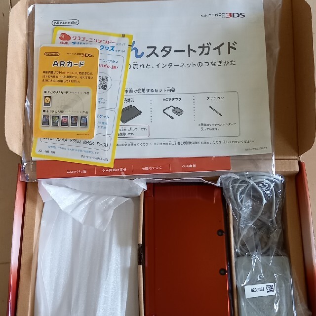 ニンテンドー3DS(ニンテンドー3DS)のニンテンドー 3DS本体　赤　美品 エンタメ/ホビーのゲームソフト/ゲーム機本体(携帯用ゲーム機本体)の商品写真