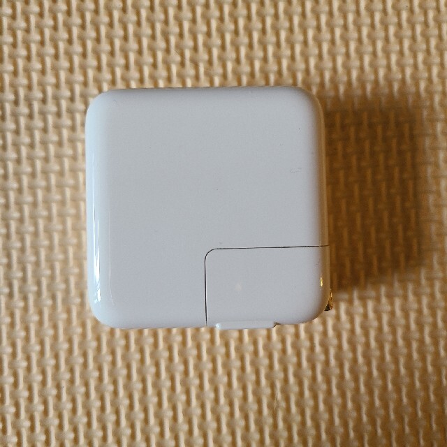 Apple(アップル)のApple 電源アダプター 30w スマホ/家電/カメラのスマートフォン/携帯電話(バッテリー/充電器)の商品写真