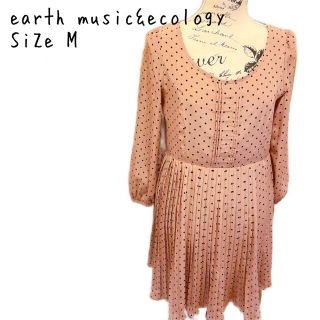 アースミュージックアンドエコロジー(earth music & ecology)の美品　アースミュージックエコロジー　ピンク地ドット柄プリーツワンピース(ロングワンピース/マキシワンピース)