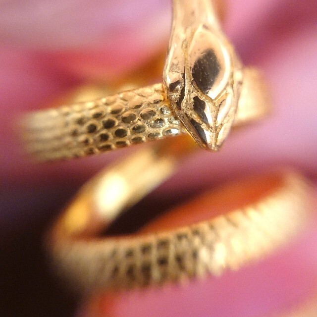 ヒナ様専用✨純金✨24金 スネーク リング 14～15号 幅広 蛇 ヘビ レディースのアクセサリー(リング(指輪))の商品写真