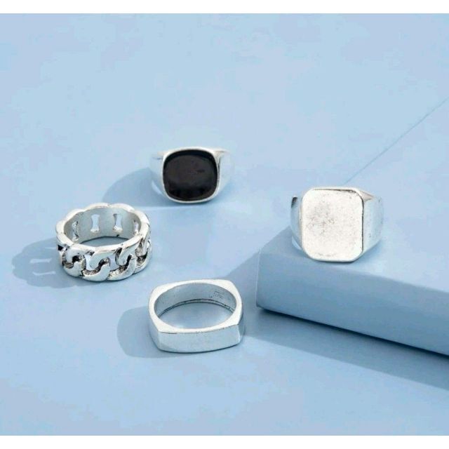 【４点セット】シルバーブラック　メンズリング　指輪　ヴィンテージ　ストリート メンズのアクセサリー(リング(指輪))の商品写真