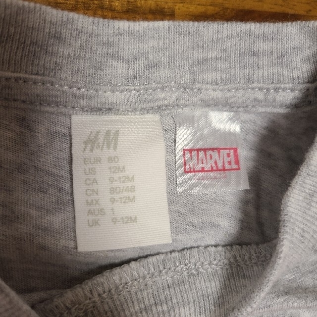 H&M(エイチアンドエム)のH&M MARVEL半袖Tシャツ キッズ/ベビー/マタニティのベビー服(~85cm)(Ｔシャツ)の商品写真