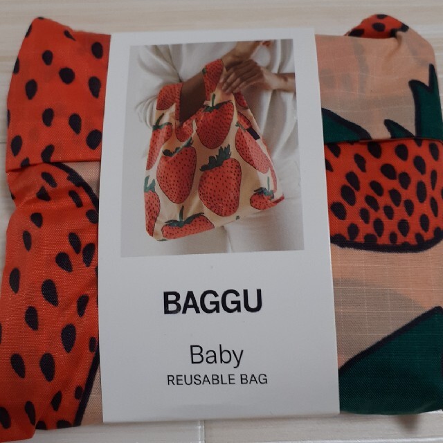 BAGGU(バグゥ)のBAGGU バグー Baby strawberry エコバッグ バグゥ 苺柄 レディースのバッグ(エコバッグ)の商品写真