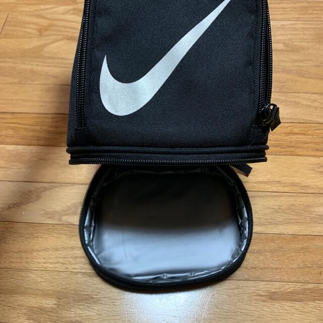 NIKE(ナイキ)の専用　NIKE 保冷バッグ　2点セット インテリア/住まい/日用品のキッチン/食器(弁当用品)の商品写真