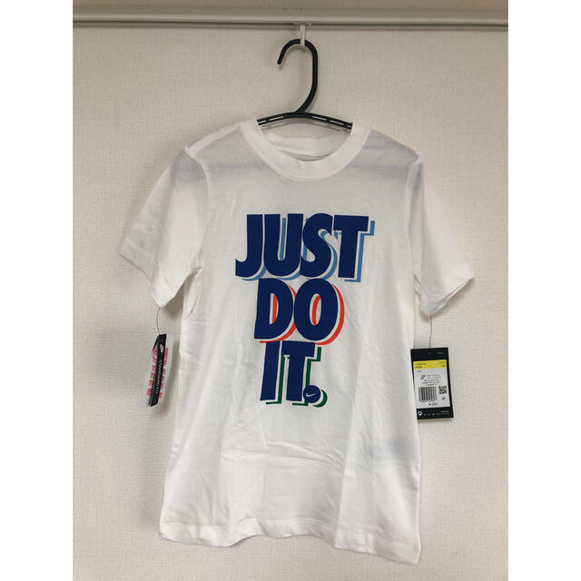 NIKE(ナイキ)のTシャツ　キッズ　130-140センチ【新品・未使用】 キッズ/ベビー/マタニティのキッズ服男の子用(90cm~)(Tシャツ/カットソー)の商品写真