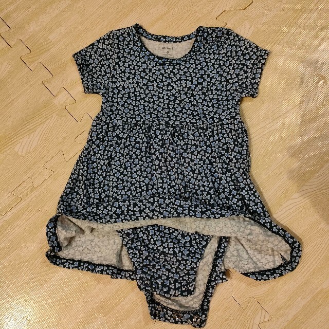 carter's(カーターズ)の状態良好Carter's 股付きワンピース&カーディガン 70 キッズ/ベビー/マタニティのベビー服(~85cm)(ワンピース)の商品写真