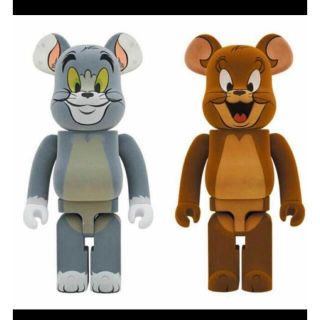 ベアブリック(BE@RBRICK)の【新品未開封】ベアブリック　トムとジェリー　1000% 2体セット(その他)