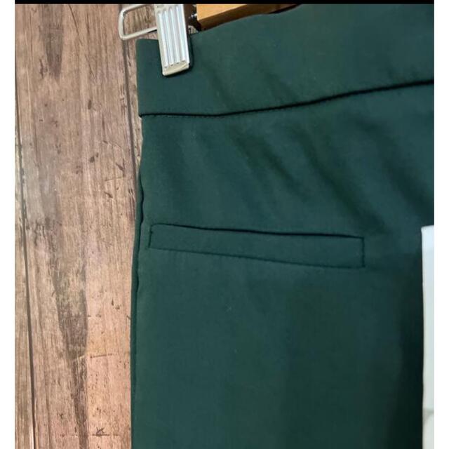 ZARA(ザラ)の新品　ザラ　ZARA ダークグリーン　ストレッチ　パンツ　XS レディースのパンツ(カジュアルパンツ)の商品写真