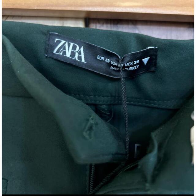 ZARA(ザラ)の新品　ザラ　ZARA ダークグリーン　ストレッチ　パンツ　XS レディースのパンツ(カジュアルパンツ)の商品写真