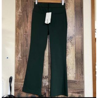 ザラ(ZARA)の新品　ザラ　ZARA ダークグリーン　ストレッチ　パンツ　XS(カジュアルパンツ)