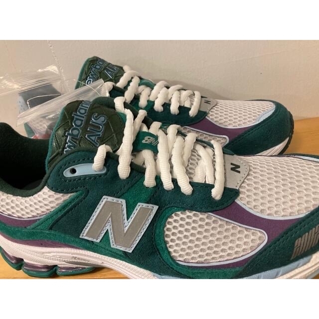 New Balance(ニューバランス)のupthereニューバランス2002RUT27,5 メンズの靴/シューズ(スニーカー)の商品写真