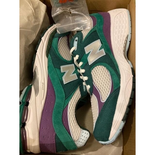 New Balance(ニューバランス)のupthereニューバランス2002RUT27,5 メンズの靴/シューズ(スニーカー)の商品写真