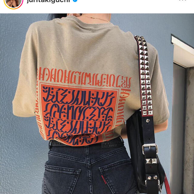 ALEXIA STAM(アリシアスタン)のJUEMI ジュエミ　MACCIU TYPO Tシャツ　カーキ ✖️オレンジ レディースのトップス(Tシャツ(半袖/袖なし))の商品写真