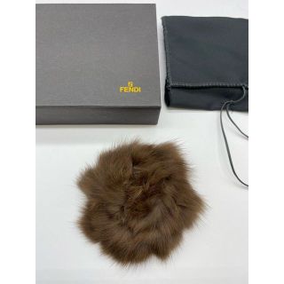 フェンディ(FENDI)の0496 FENDI フェンディ コサージュ ブローチ (ブローチ/コサージュ)