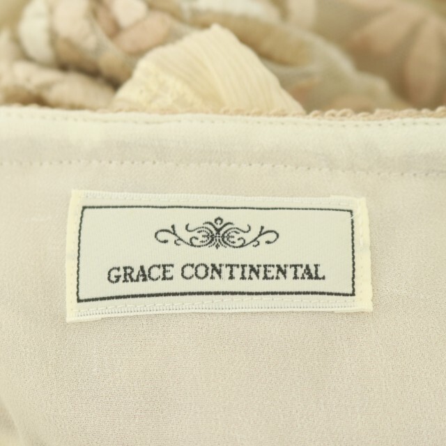 GRACE CONTINENTAL(グレースコンチネンタル)のグレースコンチネンタル フラワー刺繍ブラウス 長袖 シアー ライトベージュ レディースのトップス(シャツ/ブラウス(長袖/七分))の商品写真