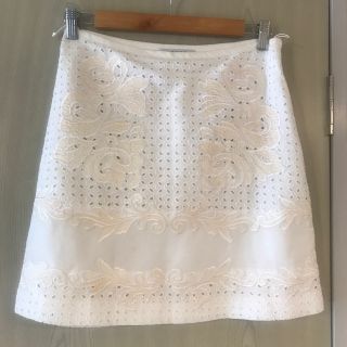 アドーア(ADORE)のアドーア リネン 麻 刺繍スカート(ミニスカート)