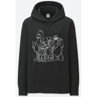 ユニクロ(UNIQLO)のUNIQLO KAWS セサミ パーカー(パーカー)