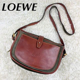 ロエベ(LOEWE)の【LOEWE】ショルダーバッグ　アナグラム　スエード　グリーン系　茶色　型押し(ショルダーバッグ)