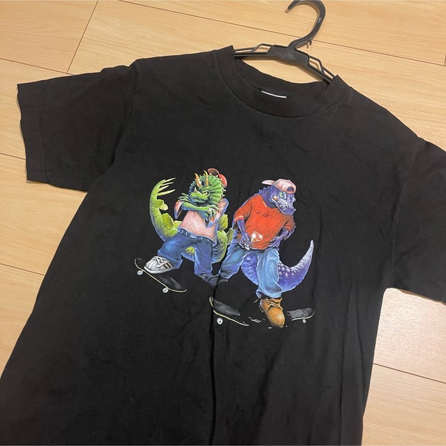 【新品未使用】 ALL TIME LOW Tシャツ ブラック 恐竜 プリント メンズのトップス(Tシャツ/カットソー(半袖/袖なし))の商品写真